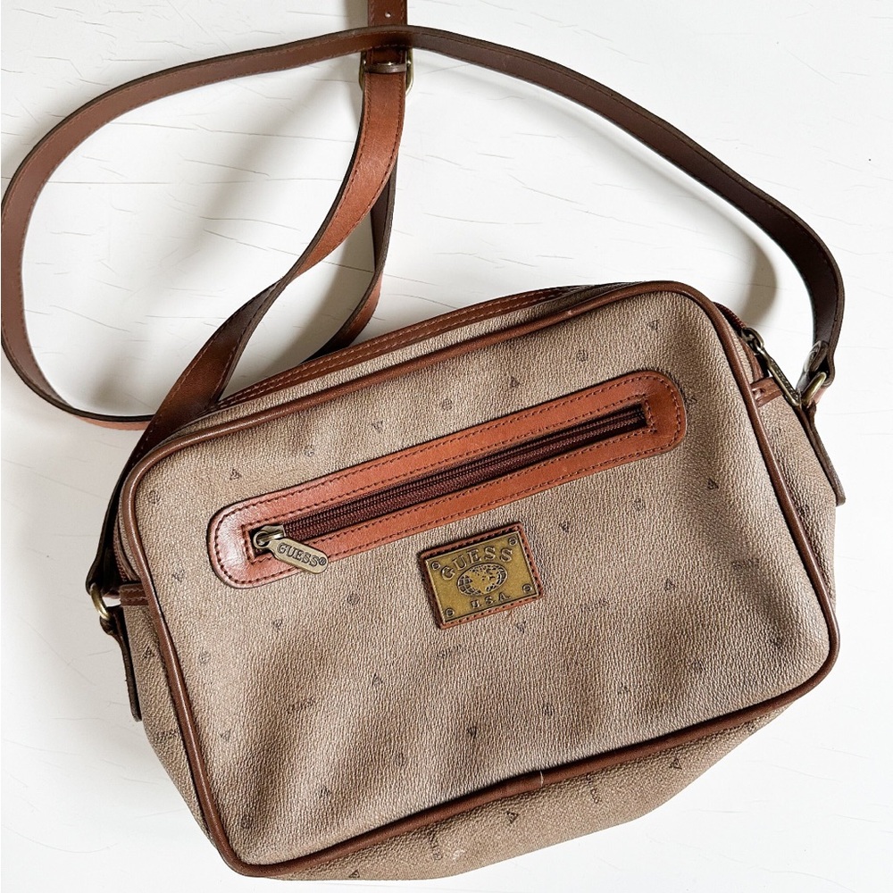 ⭐️3/$30⭐️ (bundle deal) Vintage 1980s Guess Cross Body Bag